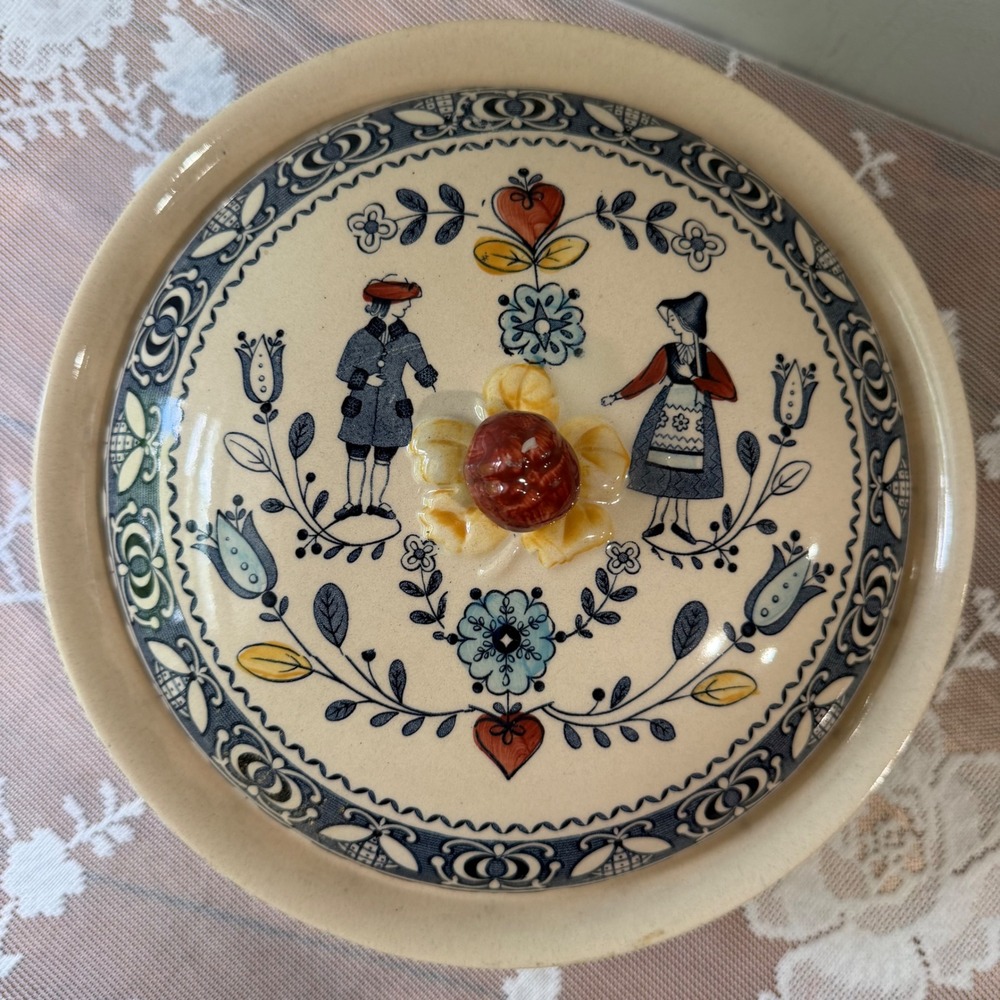 Johnson Brothers Hearts & Flowers Covered Vegetable Dish Cream Blue Folk Art